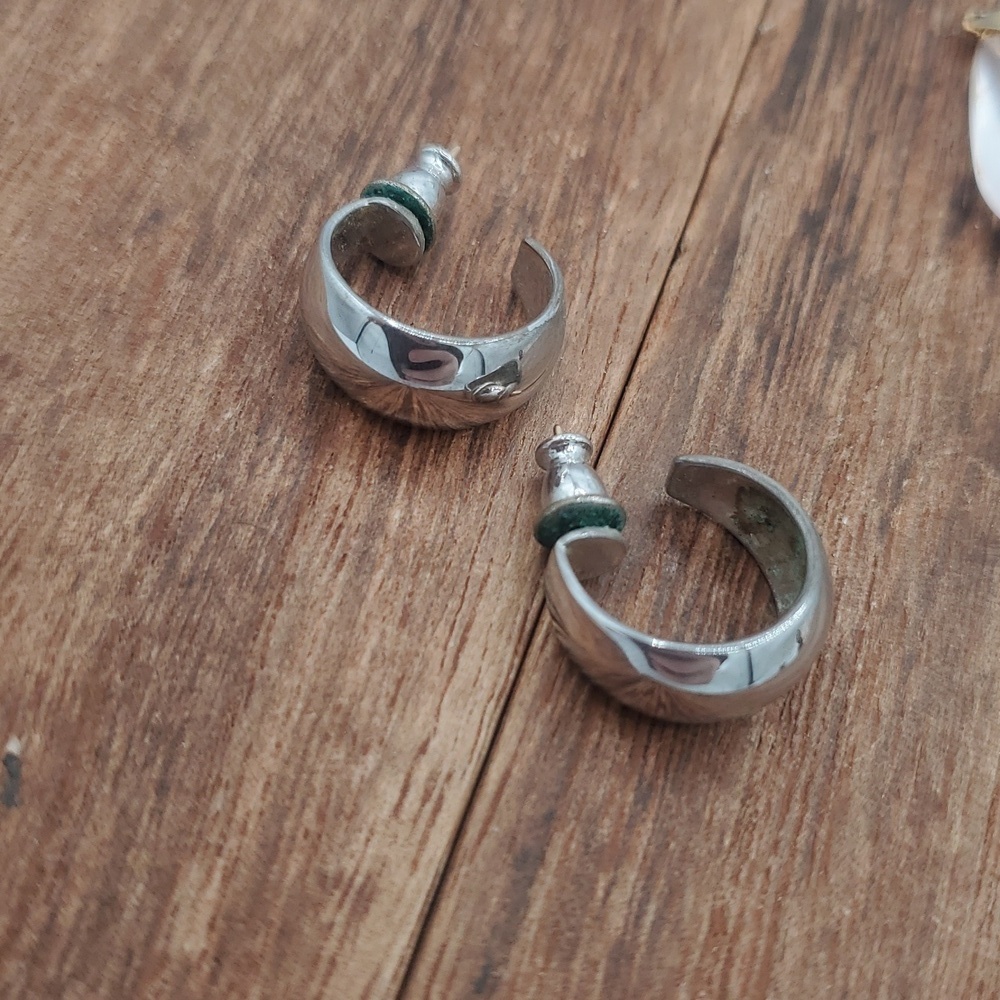 Dainty Silver Tone Hoop Earrings E1021